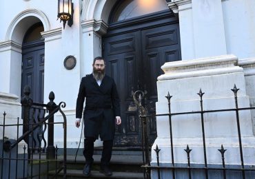 Antisemitic attackers violently target synagogue, Israeli restaurant in Australia