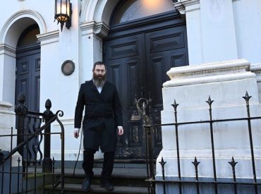 Antisemitic attackers violently target synagogue, Israeli restaurant in Australia