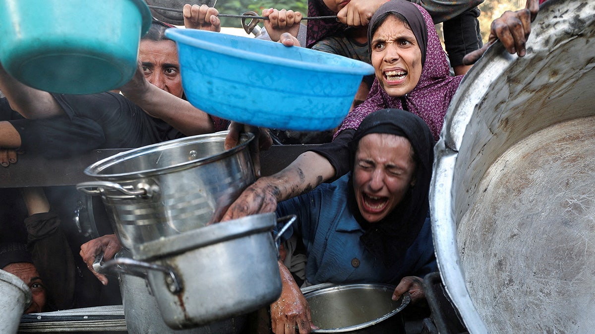 Palestinians in Gaza trying to get food