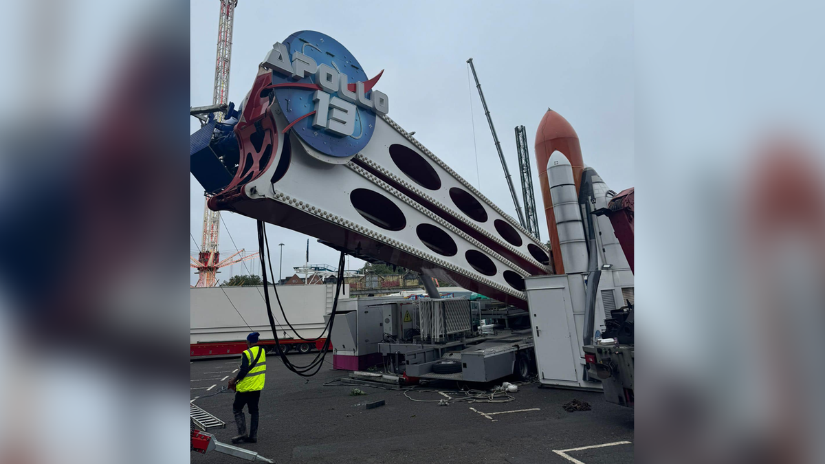 Apollo-13-ride-installation-view