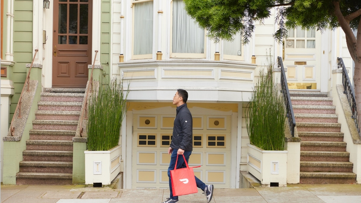 DoorDash delivery person