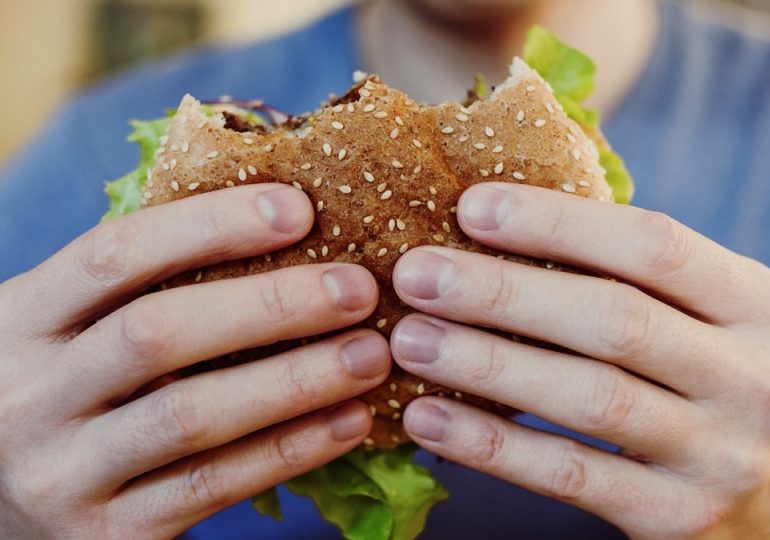 Man dies hours after eating burger as researchers confirm fatal allergy