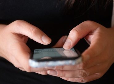 Holiday deliveries and fake tracking texts: How scammers track you