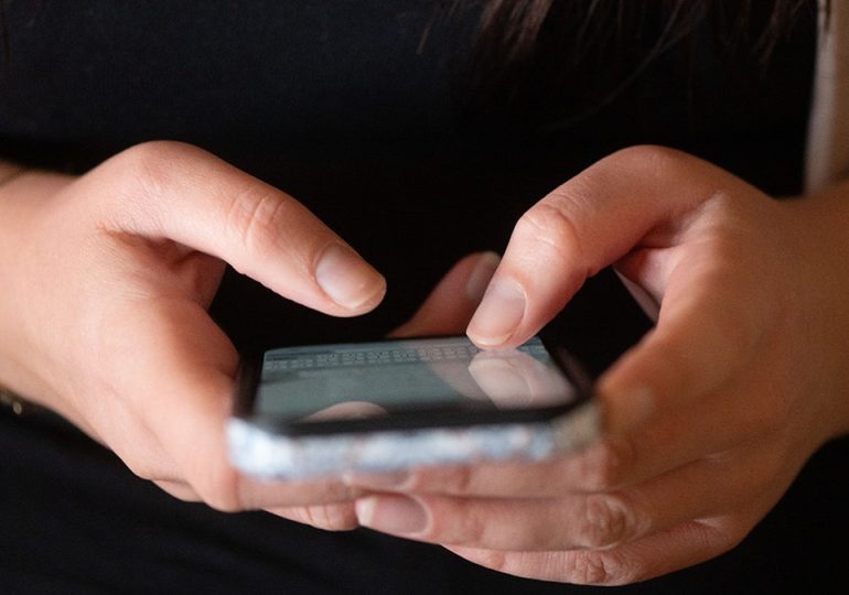 Holiday deliveries and fake tracking texts: How scammers track you