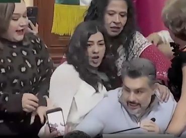 Mexico City lawmakers throw punches and yank hair in heated congress brawl over transparency institute