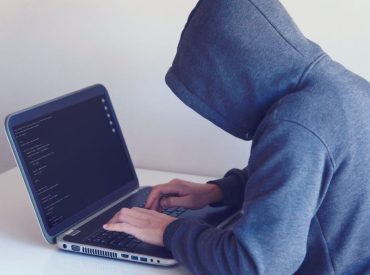 New malware can read your chats and steal your money