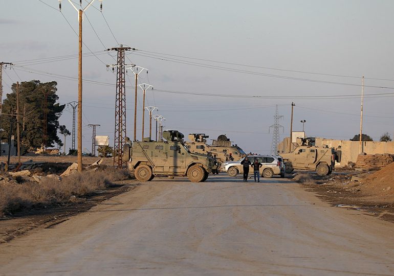 ISIS fighters break free from Syrian jail amid chaotic government handover