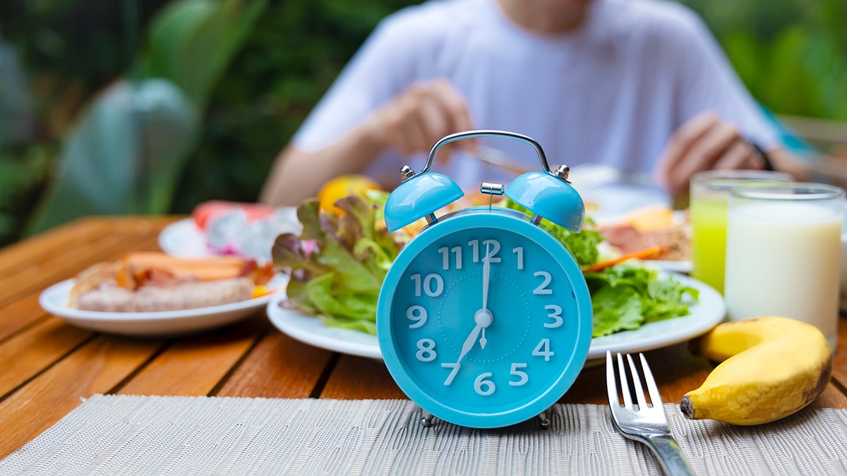 Alarm clock with IF (Intermittent Fasting) 16 and 8 diet rule and weight loss concept.