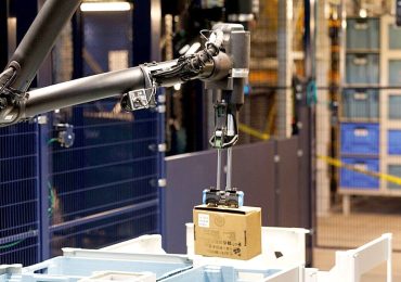 Amazon shelves Blue Jay warehouse robot