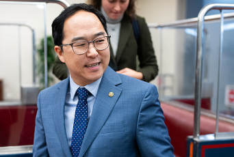 Dem senator fumes that GOP’s foreign funding claim ‘delegitimizes’ anger of anti-ICE agitators in US