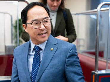 Dem senator fumes that GOP's foreign funding claim 'delegitimizes' anger of anti-ICE agitators in US