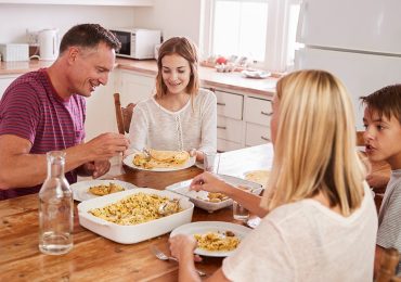 Family dinners may keep teenagers off drink and drugs, says new research