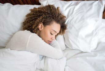 Sleeping without a pillow could have surprising health benefit, study suggests