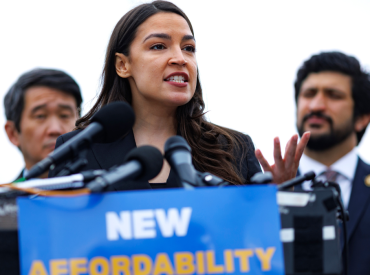 AOC tells New Yorkers to ‘pull up’ to Alabama during rally speech behind bulletproof glass