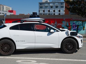 Robotaxi drives off from airport with passenger's suitcase