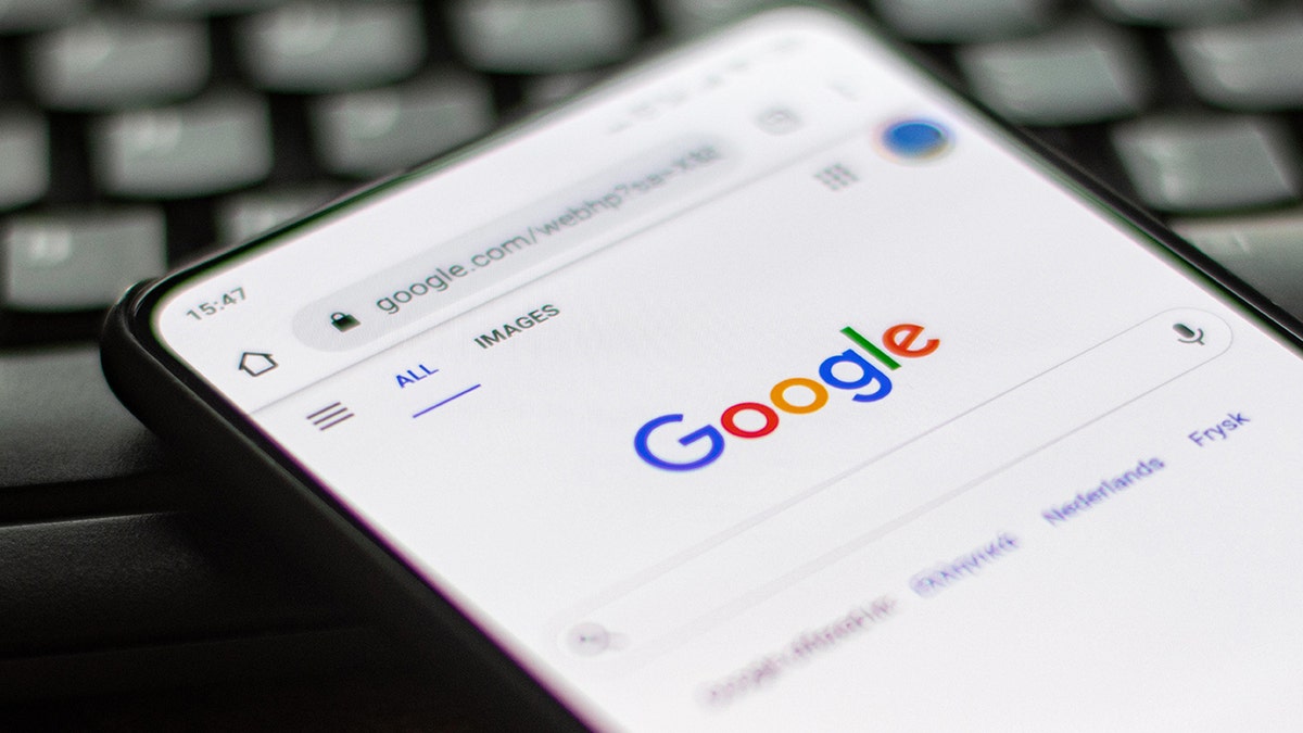 Scammers are buying Google ads to steal bank logins