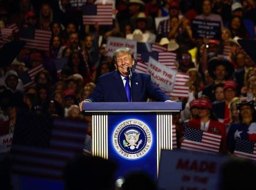 Trump makes stunning first-of-its-kind cash promise in bid to rally GOP voters at Dallas midterm convention