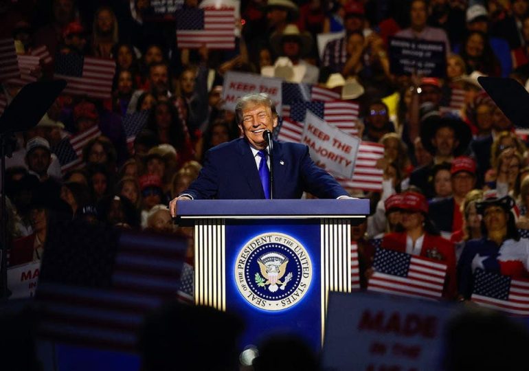 Trump makes stunning first-of-its-kind cash promise in bid to rally GOP voters at Dallas midterm convention